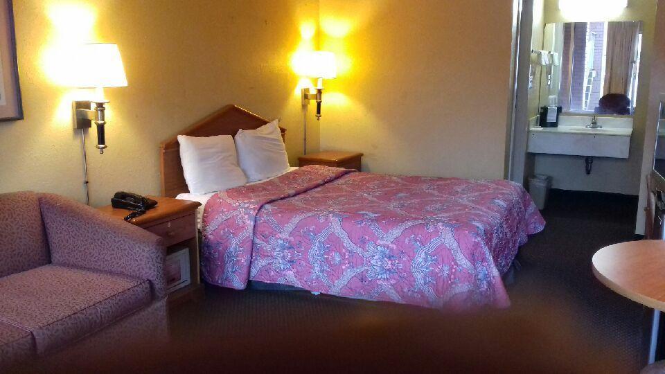 Budgetel Inn And Suites เบอร์มิงแฮม ภายนอก รูปภาพ