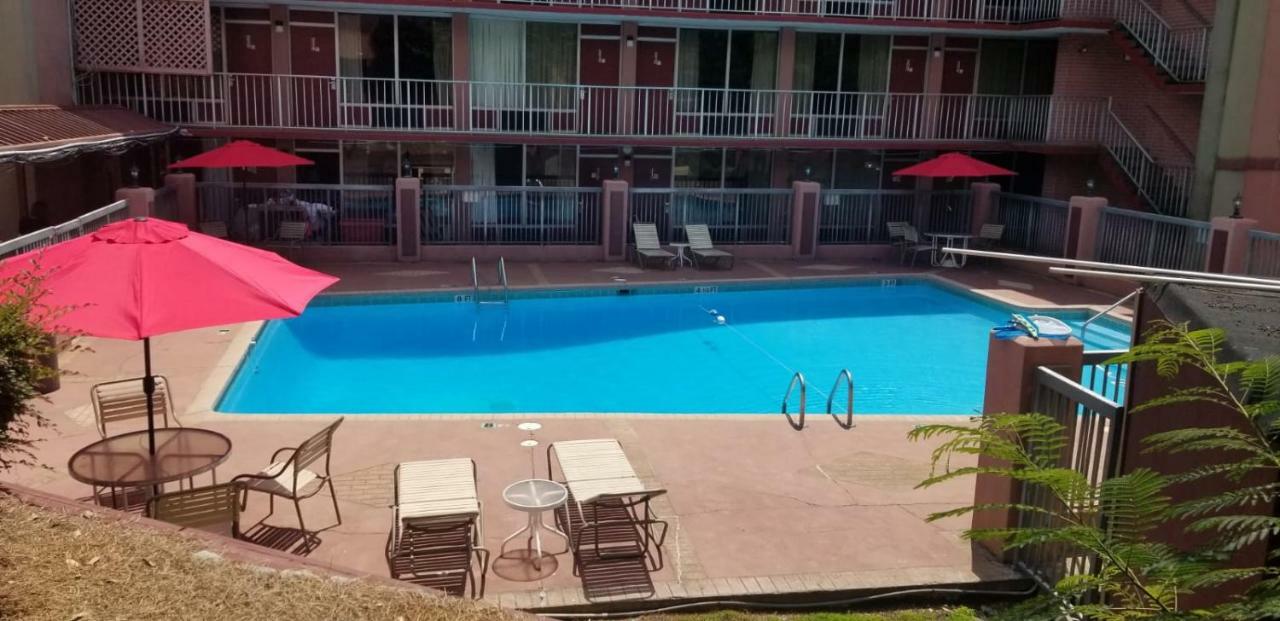 Budgetel Inn And Suites เบอร์มิงแฮม ภายนอก รูปภาพ